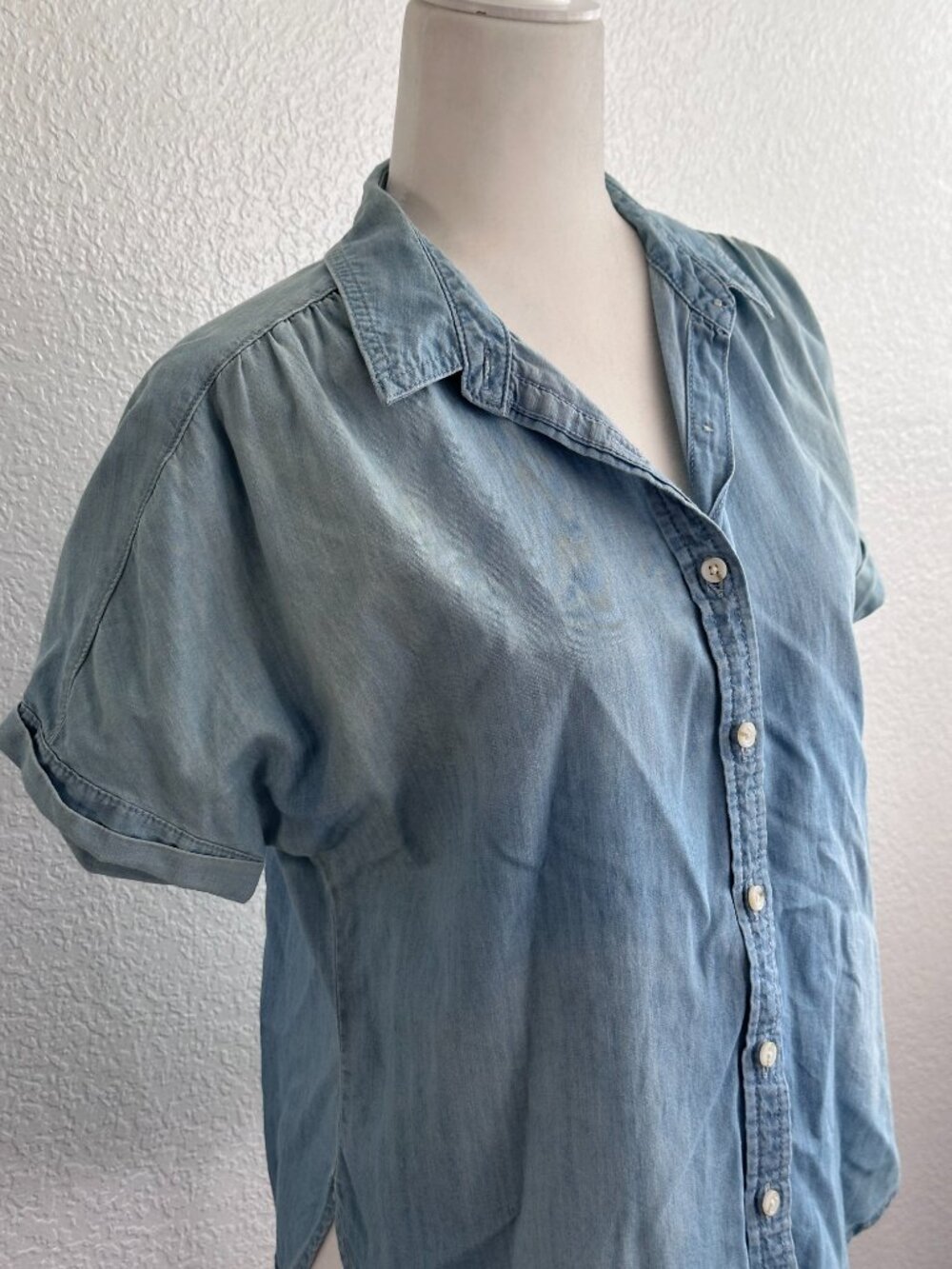 Universal Thread Chambray Button-Up Shirt | Short Sleeve Denim Top | Size XS - Picture 3 of 9